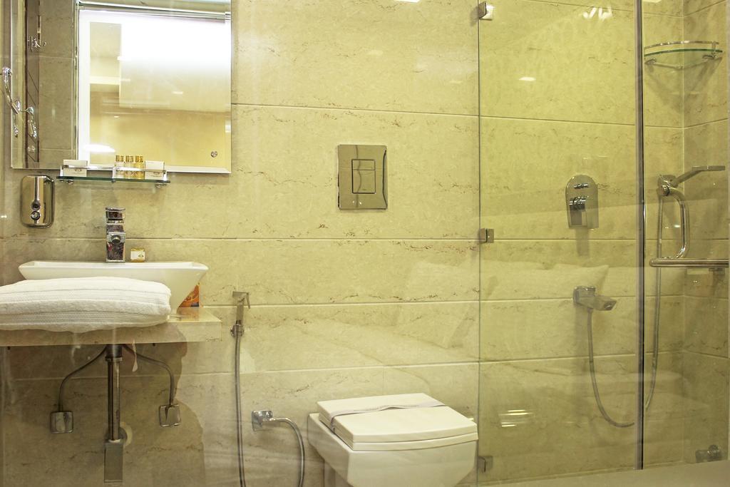 Hotel L'Affaire Дели Экстерьер фото